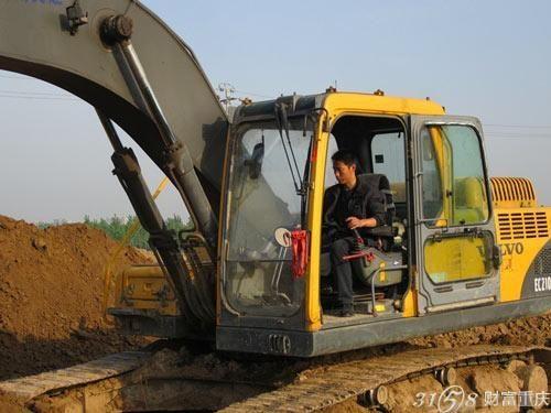 国产挖机驾驶体验视频,操控自如，性能卓越，带你领略国产力量