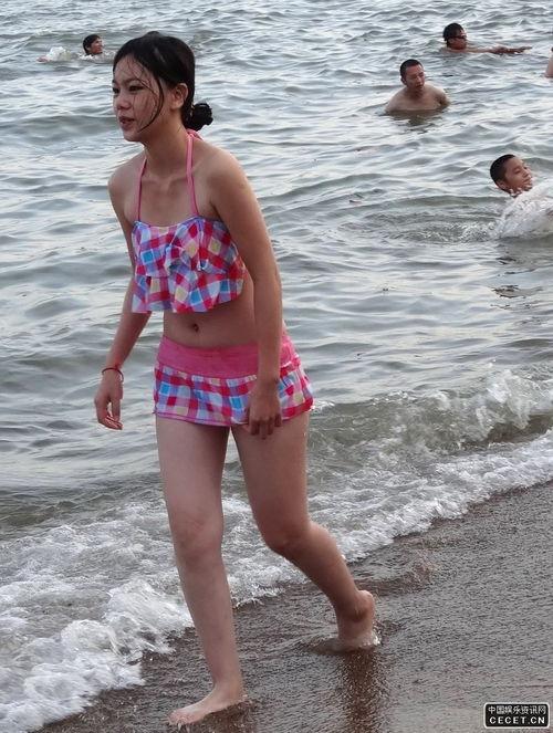 国产比基尼美女拍照视频,国产比基尼美女热力四溢的瞬间